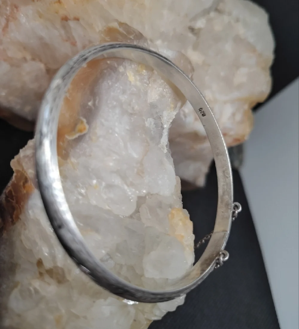 Vintage Sterling Silver Engraved Bangle Bracelet With Safety Chain - Picture 2 of 5